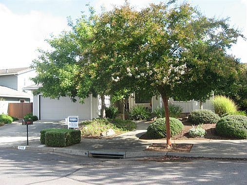3rd image of 3144 Hyde Park Dr
