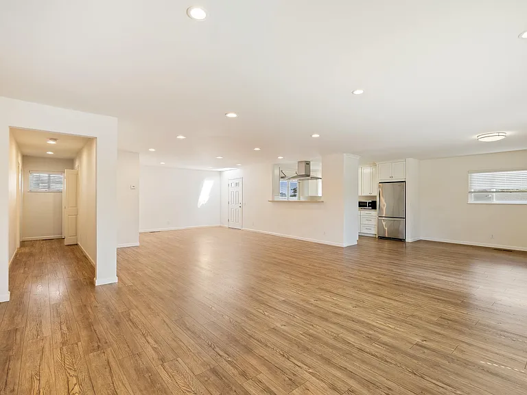 222 Mortimer Ln — Photo 6