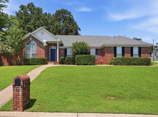 2015 Cherrybend Dr, Little Rock, AR 72211