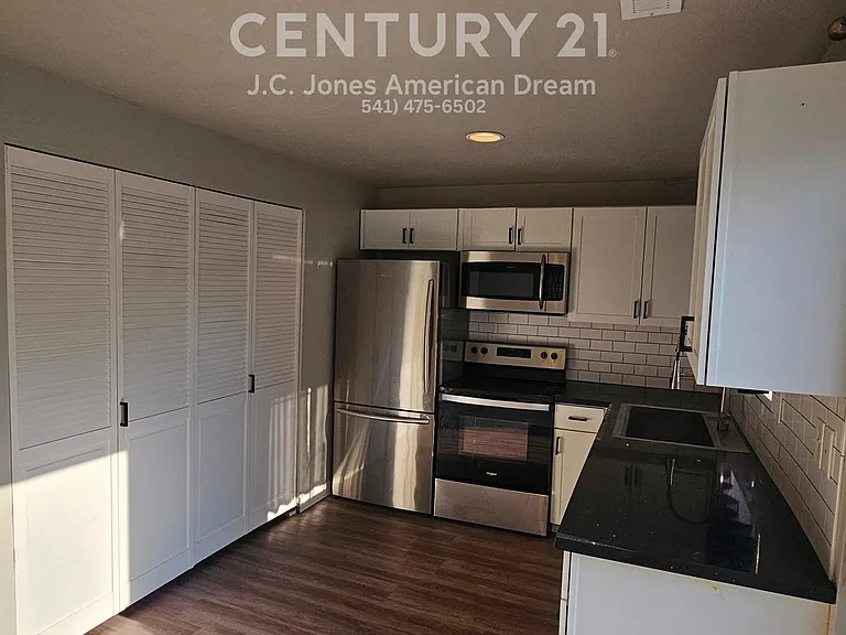 2000 Brookhurst St #20 — Photo 10