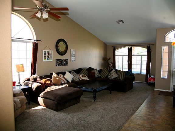 3rd image of 917 S Jamaica Ct