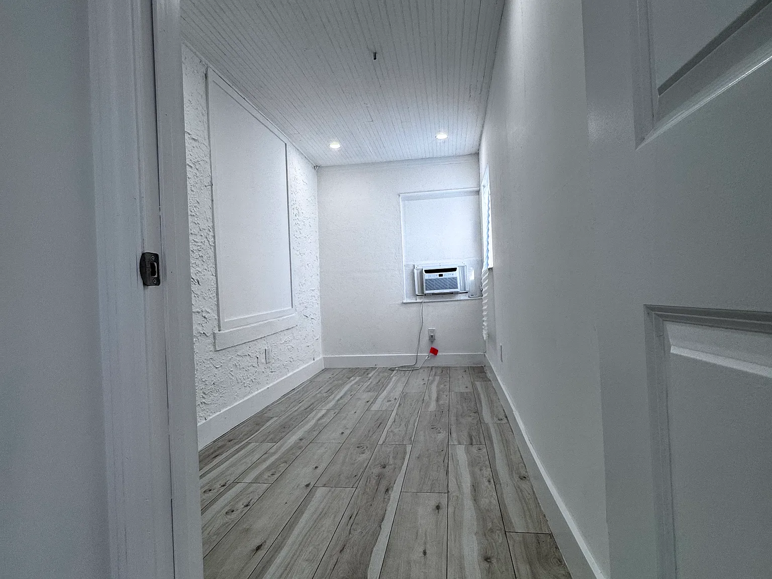 2275 SW 17th Ter — Photo 2