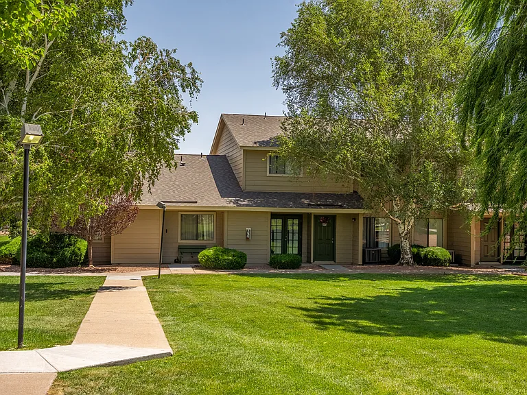 Country Club Meadows Apartments — Photo 21