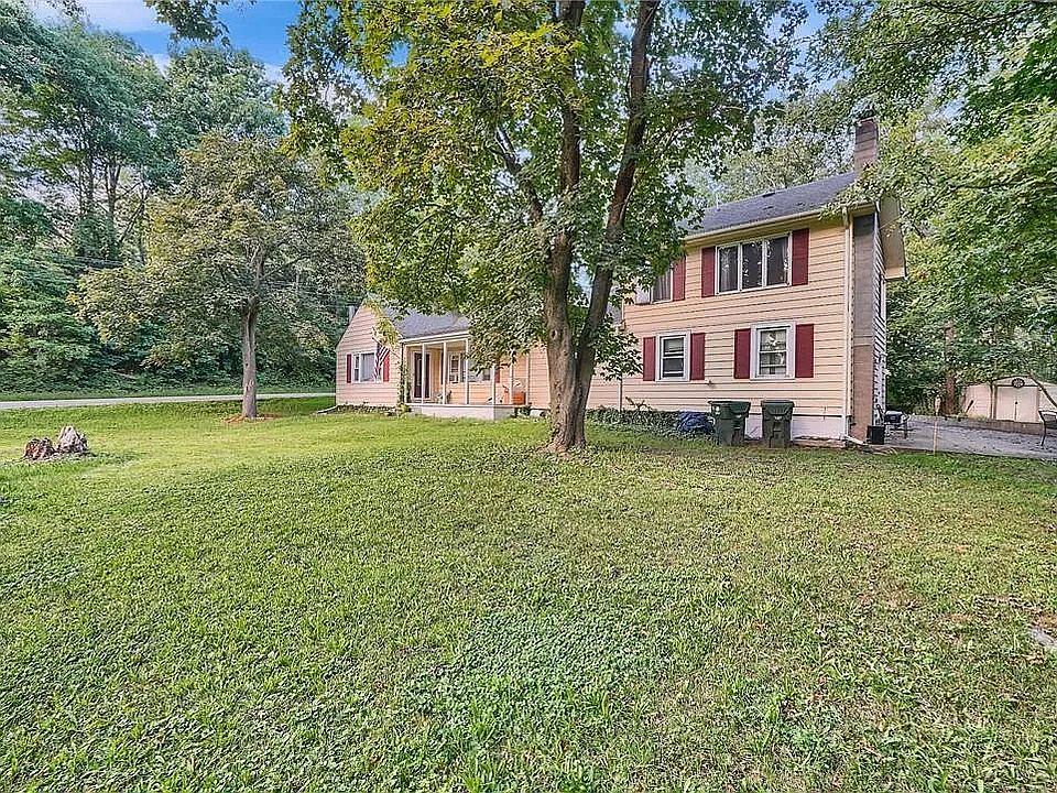 2nd image of 585 Clove Rd