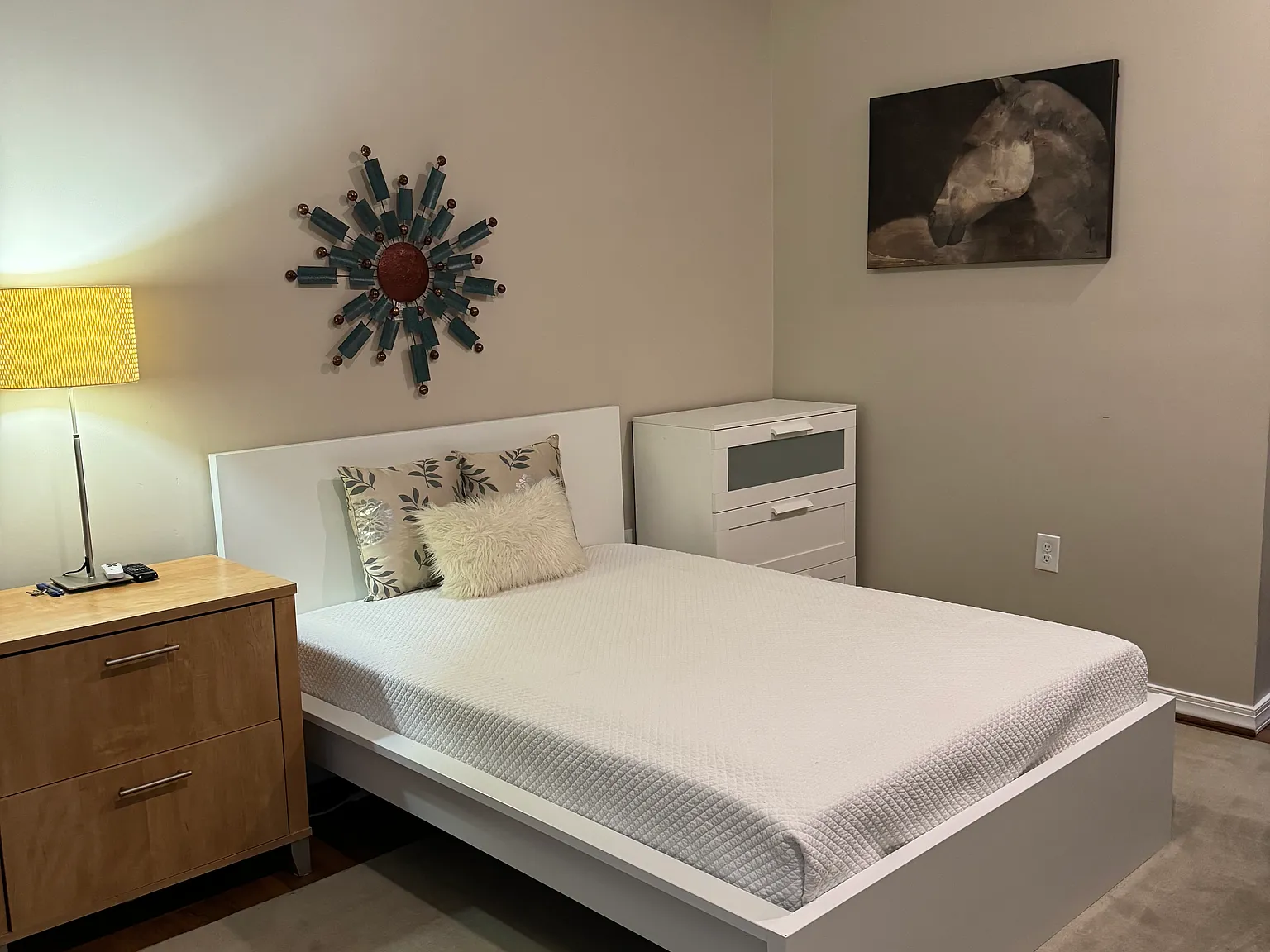 1 bed, 325 sqft, $1,050 — Photo 1