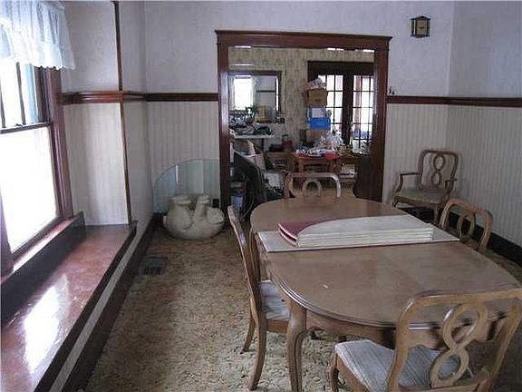 5th image of 221 Aurora St