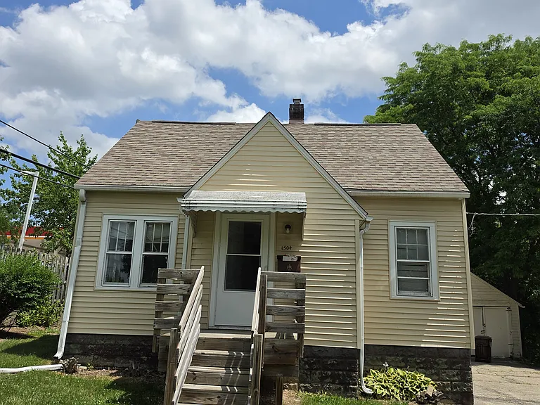 1504 Eastmoreland Ave — Photo 1