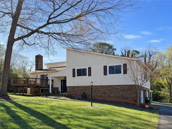 302 Country Ln, King, NC 27021