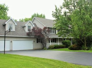 7N182 Barb Hill Dr, St Charles, IL 60175