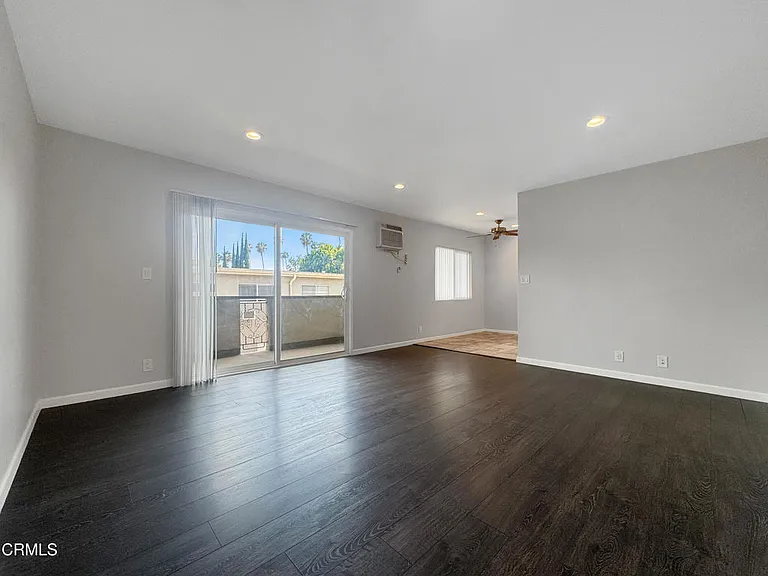 580 N Los Robles Ave #11 — Photo 15
