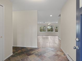 1530 Hiddenbrook Dr, Herndon, VA 20170