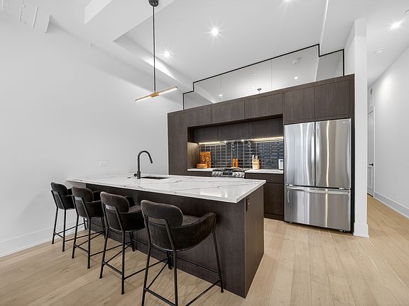4th image of 318 W Grand Ave Suite 302