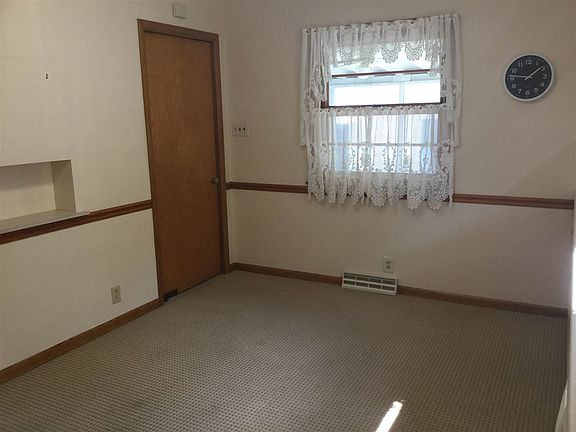 5th image of 2106 S Eaton Ave