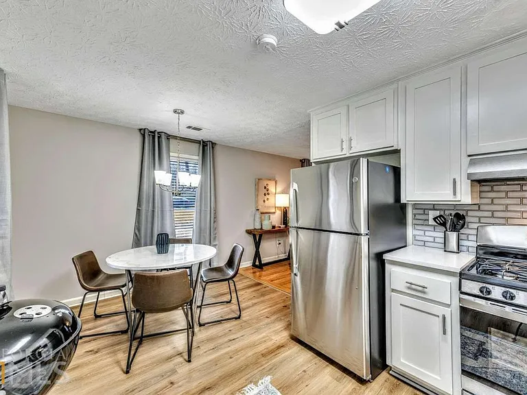 210 Booth Rd SW #B — Photo 9