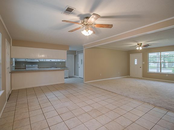 3rd image of 110 Warwick Dr