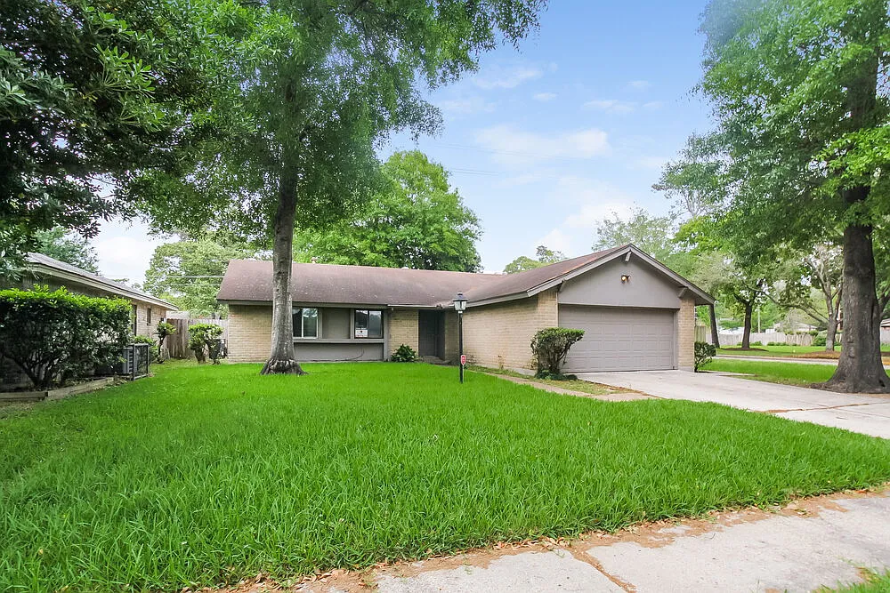 3 bed, 2.0 bath, 1488 sqft, $1,645 — Photo 2