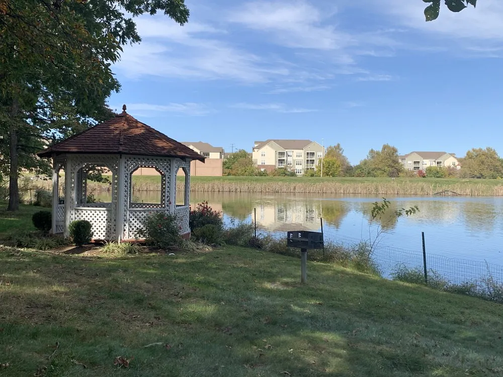 1720 Lake Shore Crest Dr — Photo 3