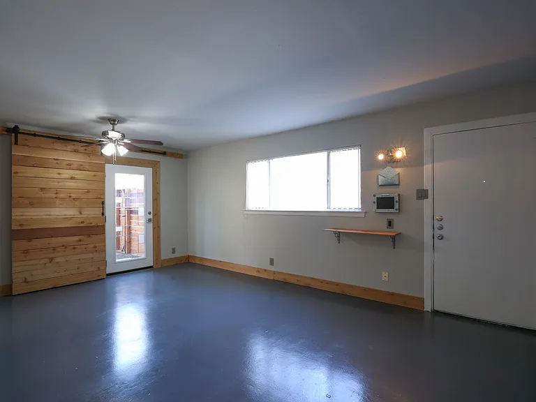804 N Locust St — Photo 15