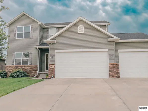 4401 Brook Dr, Bellevue, NE 68123