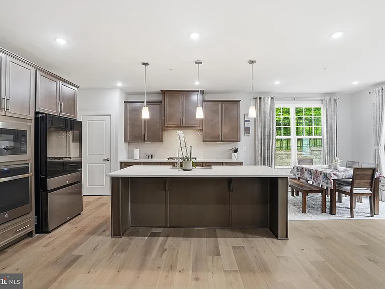 411 W Ponds Edge Dr — Photo 7