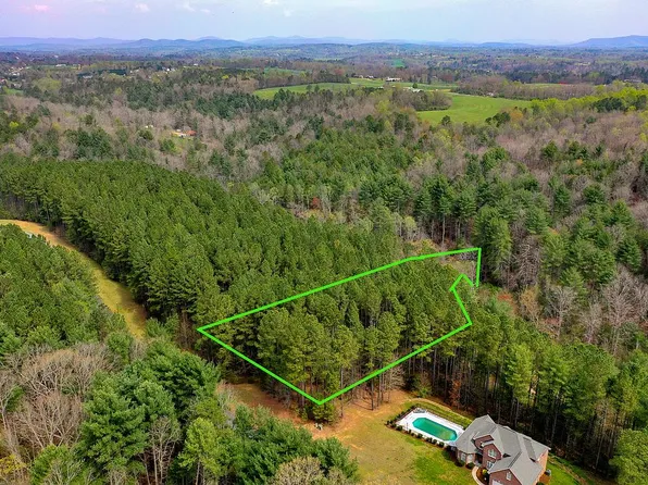 6026 Plantation Pointe Dr, Granite Falls, NC 28630