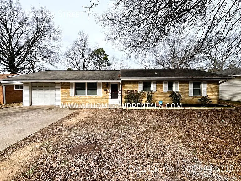 916 Brewer St — Photo 1