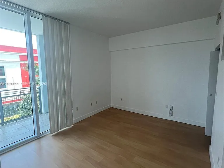 350 NE 24th St #407 — Photo 8