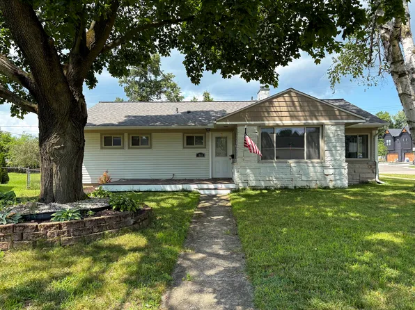 1006 State St, Brighton, MI 48116