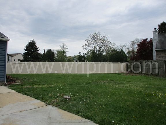 5th image of 408 S Otter Branch Dr