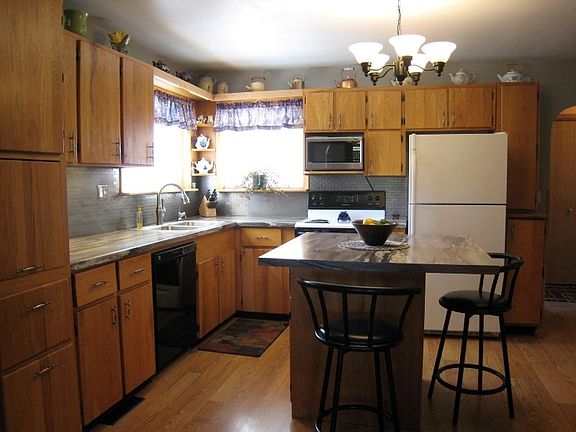 3rd image of 410 North St #58
