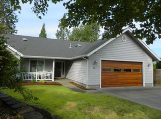 203 Sapphire Ct, Grants Pass, OR 97527