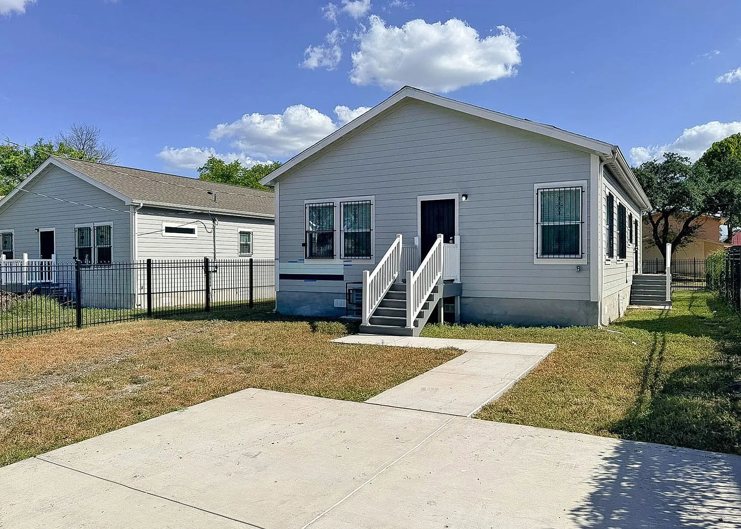 Modern 3 Bedroom Home Minutes from Downtown San Antonio — Photo 3