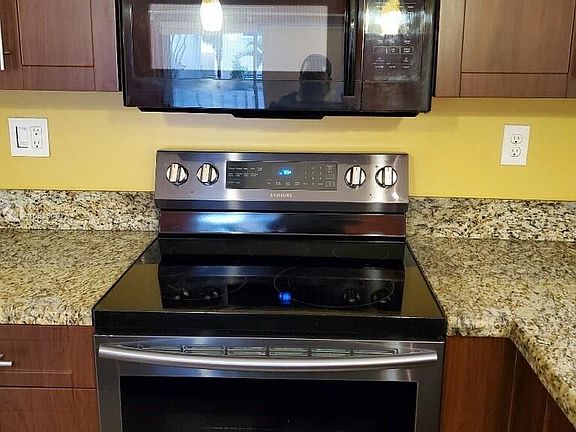 5th image of 1322 NW 125th Ter Unit 1322
