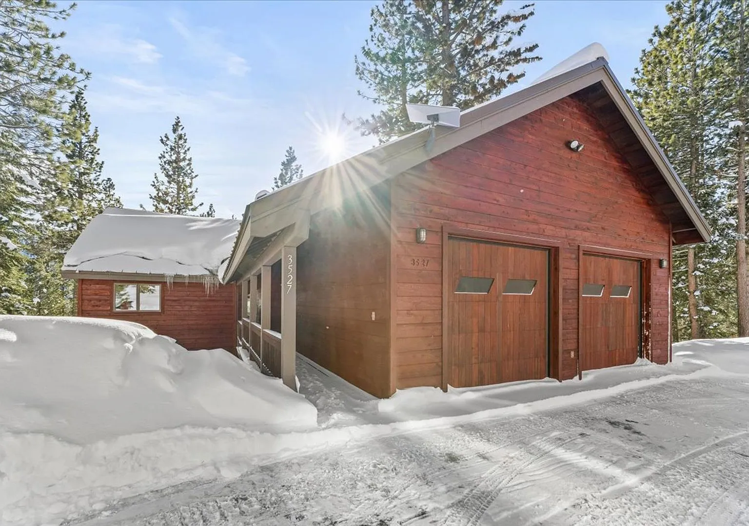 "Stargazers Nook" Winter Ski Lease Home with Hot Tub and Fireplace — Photo 4