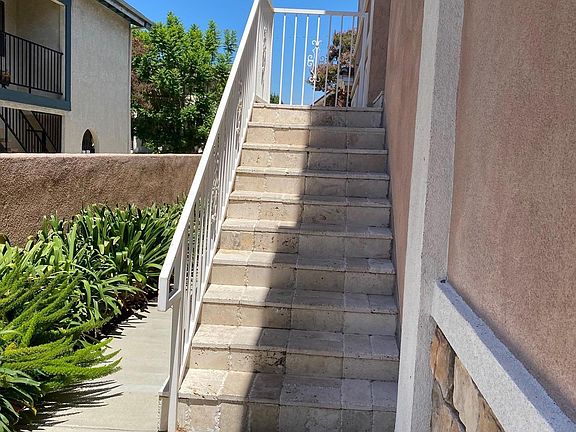 3rd image of 826 Padilla St #B