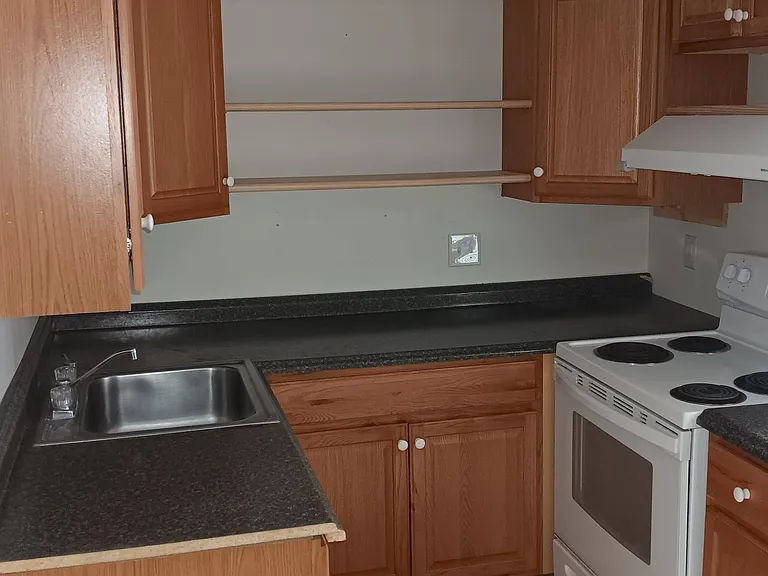 171 W College St #3 — Photo 3