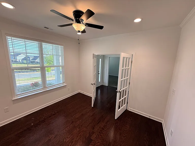 2567 Cornelius Pl NW — Photo 5