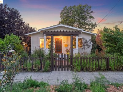 3701 Midvale Ave, Oakland, CA, 94602