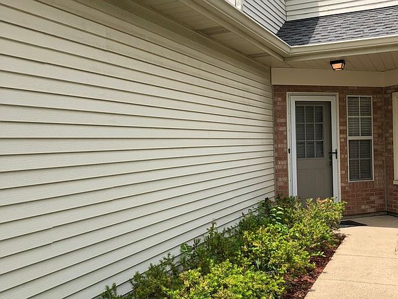 3rd image of 44 N Golfview Ct
