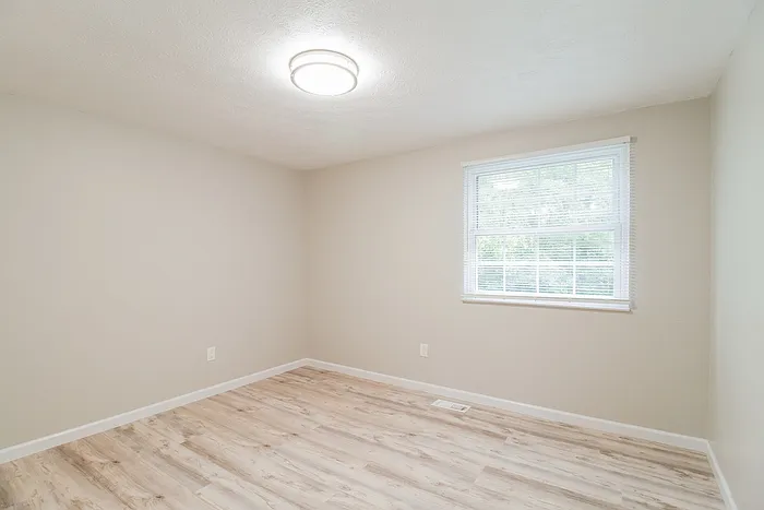 608 Jeffery Ct — Photo 6
