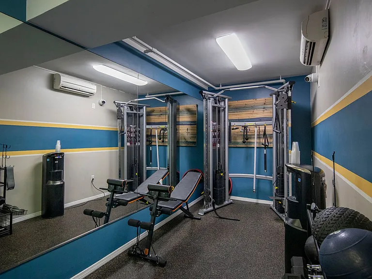Golden Pacific Apartments — Photo 4