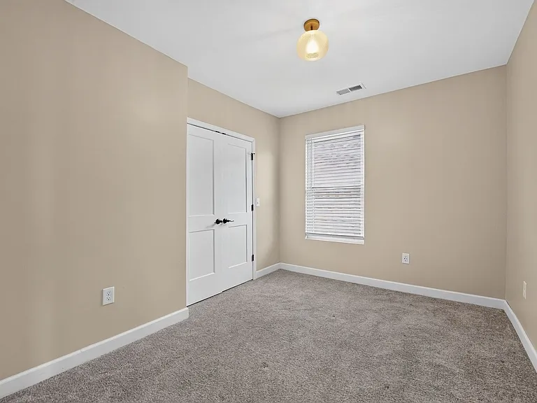 2516 Agnes Ave — Photo 4