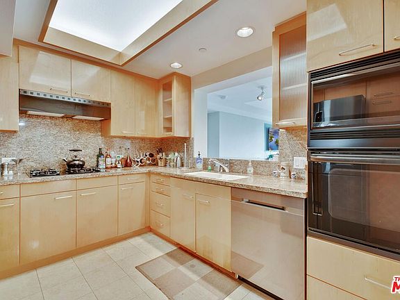 5th image of 13600 Marina Pointe Dr Unit 407