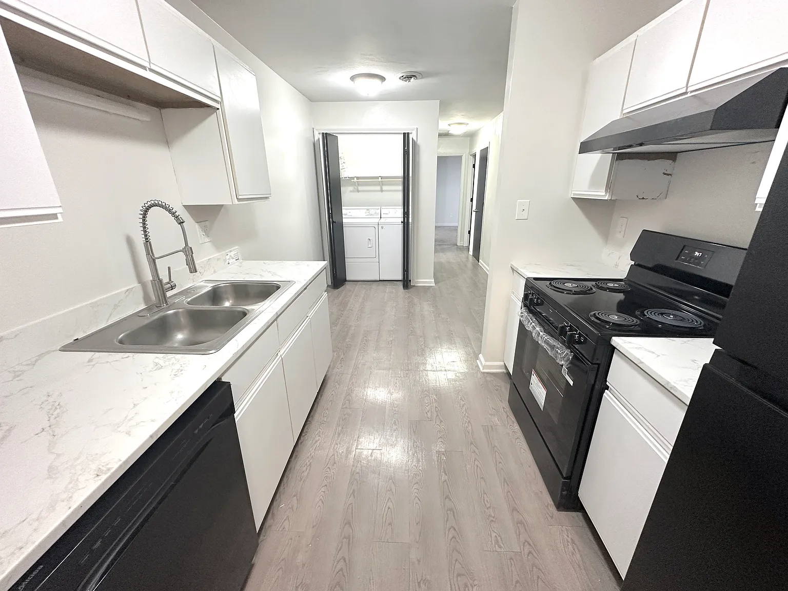 2 bed, 1.5 bath, 1005 sqft, $1,395 — Photo 3