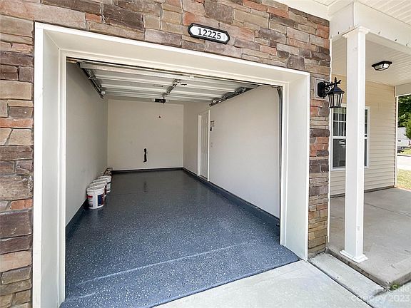 4th image of 12225 Whiteside Dr