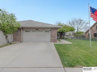 1210 Rockhurst Dr, Lincoln, NE 68510