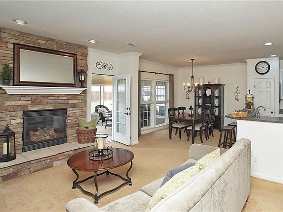 3rd image of 946 Tradewinds Cv Unit E
