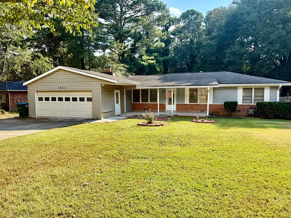 1301 Jennie Ln