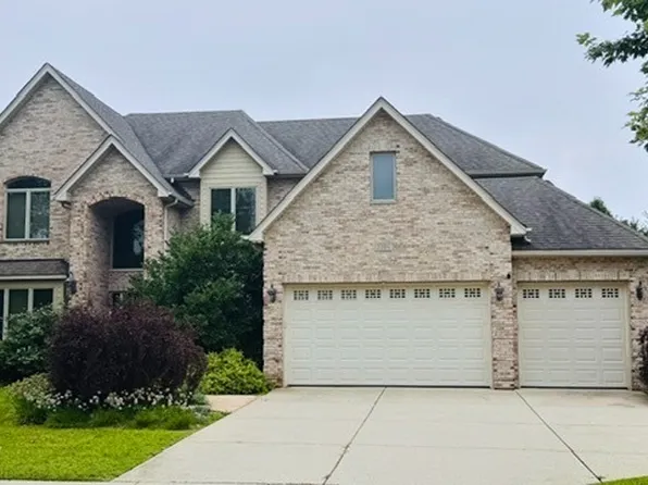 2104 Westover Rd, North Aurora, IL 60542
