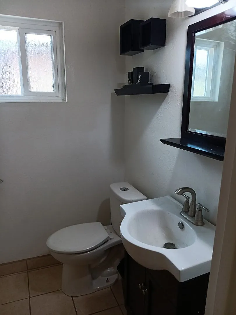 3 Bedroom, 1.5 Bathroom Home! Schedule a Showing! — Photo 4